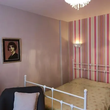 Apartman Charming 2-room Flat Near Paris *